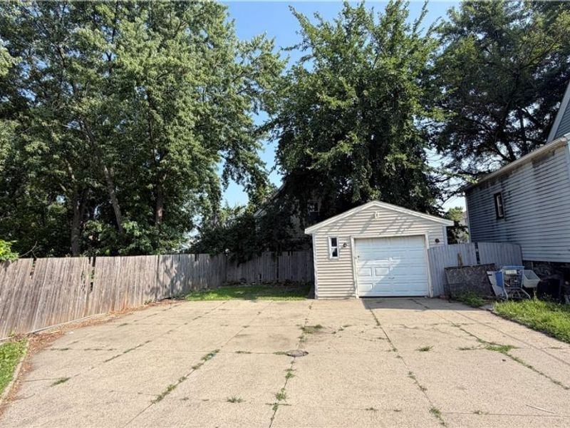 7425 Harvard Avenue, Cleveland, OH 44105 Photo 18