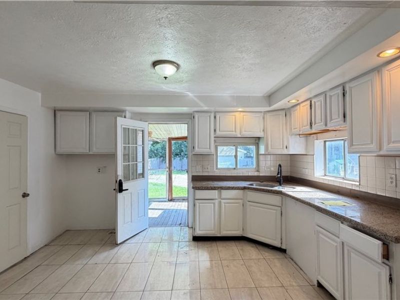 7425 Harvard Avenue, Cleveland, OH 44105 Photo 5