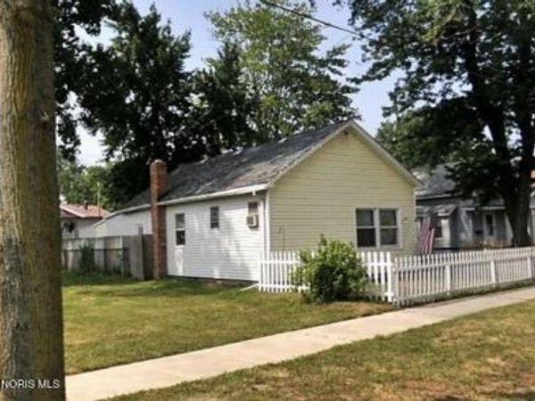 1601 Airline Avenue, Toledo, OH 43609