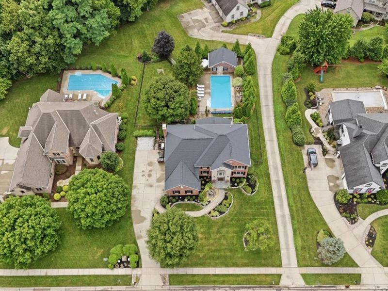 1374 Wexford Lane, Green Township, OH 45233 Photo 8