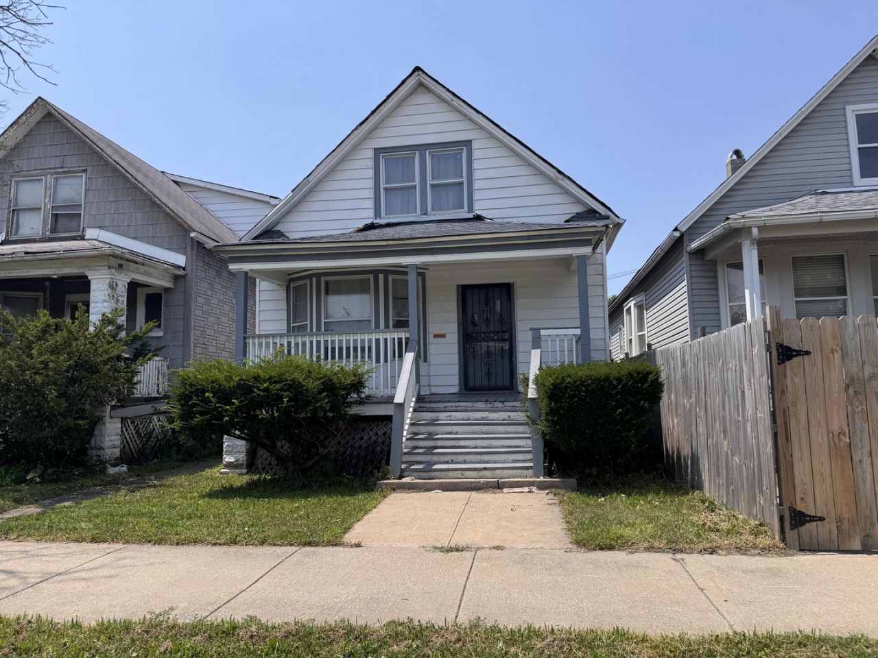10406 S Indiana Avenue, Chicago, IL 60628 Main Photo