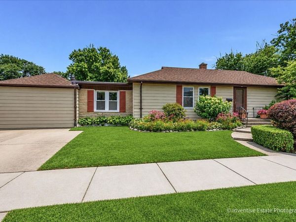 143 Woodstock Avenue , Clarendon Hills, IL 60514