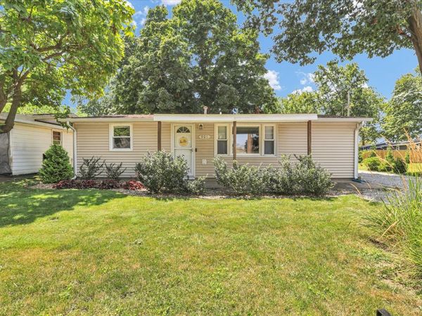 901 E Fairview Drive , Tuscola, IL 61953