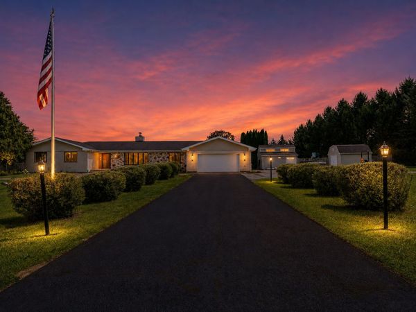 704 N Rose Farm Road , Woodstock, IL 60098