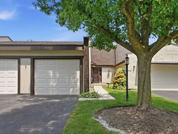 221 Cascade Drive, Indian Head Park, IL 60525