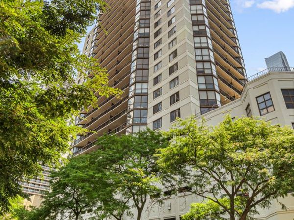 33 W Delaware Place , Unit 14F, Chicago, IL 60610