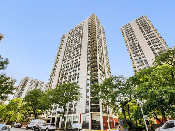1455 N Sandburg Terrace , Unit 2009B, Chicago, IL 60610