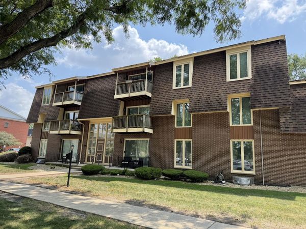 5721 W 103rd Street , Unit 304, Oak Lawn, IL 60453