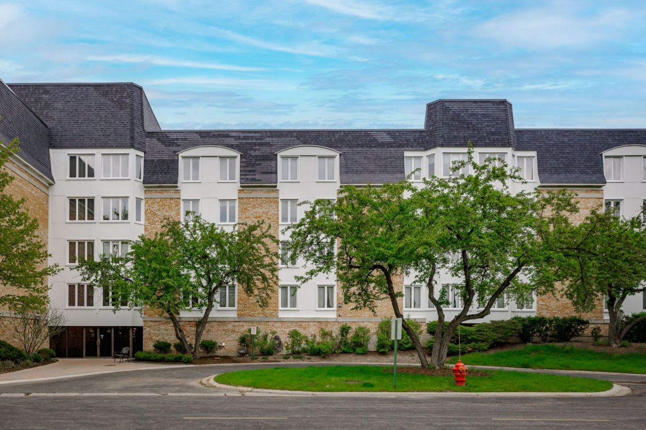 200 Lake Boulevard , Buffalo Grove, IL 60089