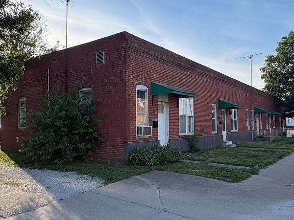 209 S Central Avenue, Casey, IL 62420