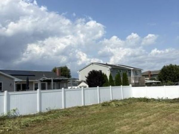 760 S Wellwood Avenue , Lindenhurst, NY 11757