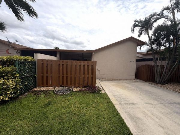 2400 SW 19th Avenue, Unit 128, Boynton Beach, FL 33426
