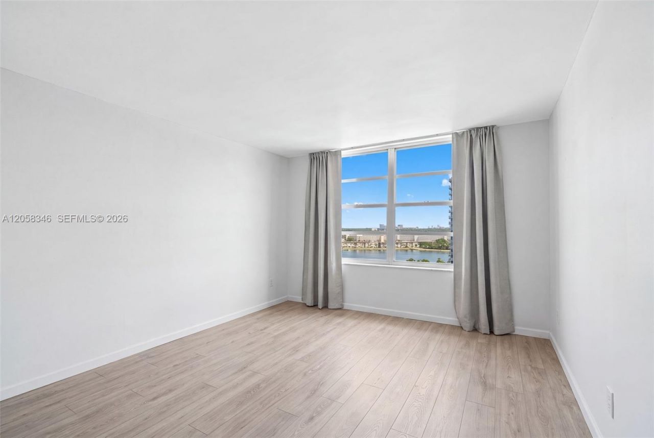2780 NE 183rd St , Unit 1216, Aventura, FL 33160 Photo