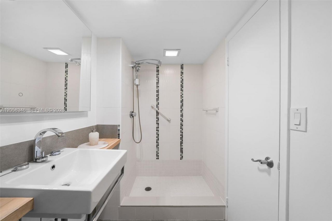 2780 NE 183rd St , Unit 1216, Aventura, FL 33160 Photo
