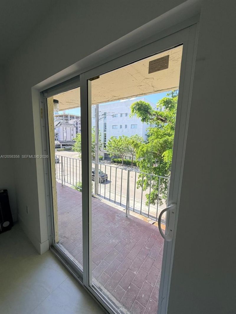 921 SW 7th St , Unit 3, Miami, FL 33130 Photo