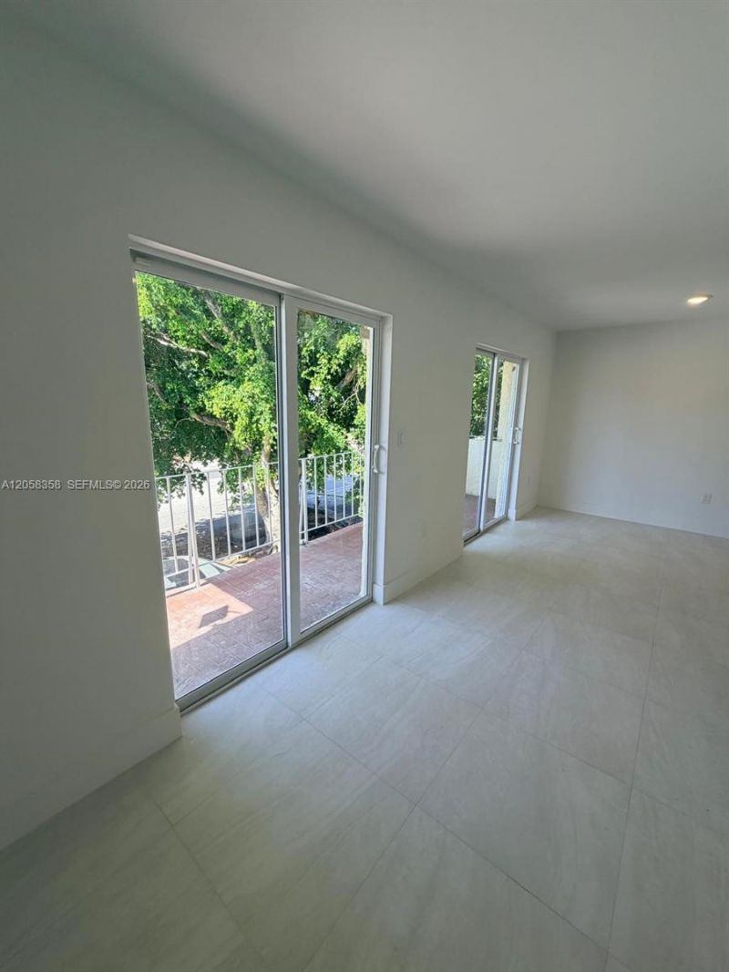 921 SW 7th St , Unit 3, Miami, FL 33130 Photo