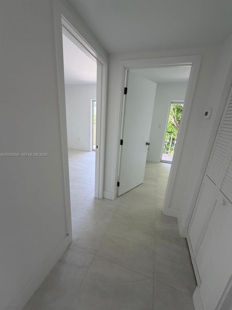 921 SW 7th St , Unit 3, Miami, FL 33130 Photo