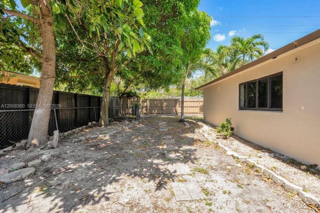 450 NW 140th St , Miami, FL 33168 Photo
