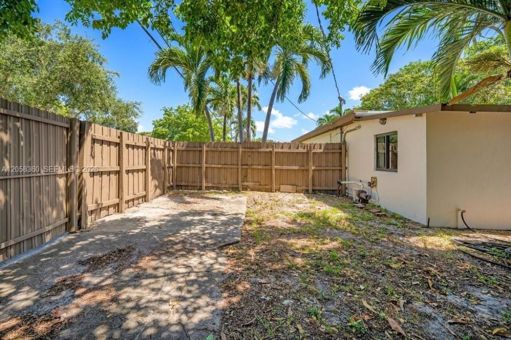 450 NW 140th St , Miami, FL 33168 Photo