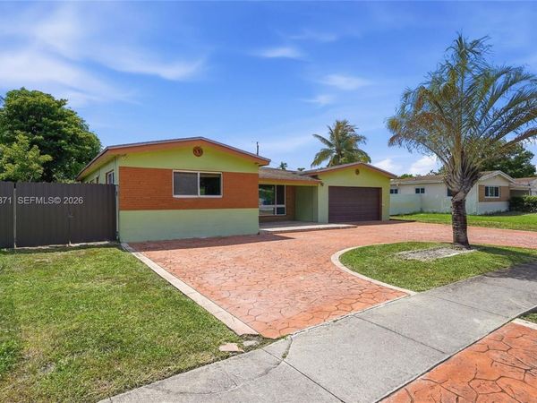 2220 De Soto Dr , Miramar, FL 33023