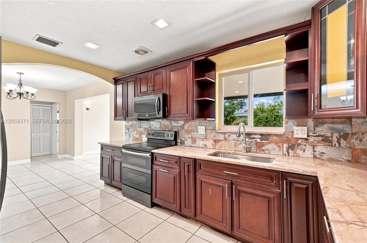 2220 De Soto Dr, Miramar, FL 33023 Photo