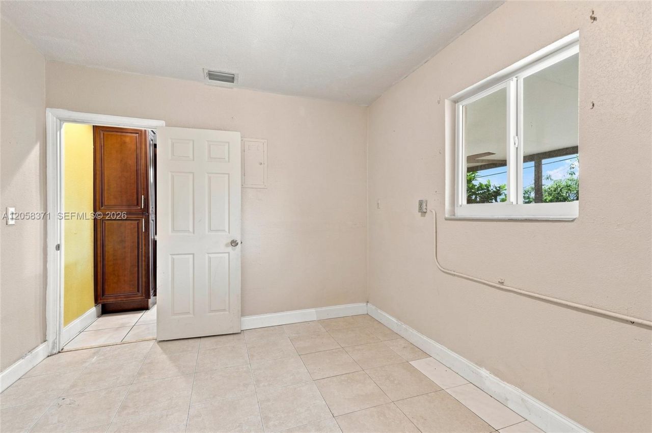 2220 De Soto Dr, Miramar, FL 33023 Photo