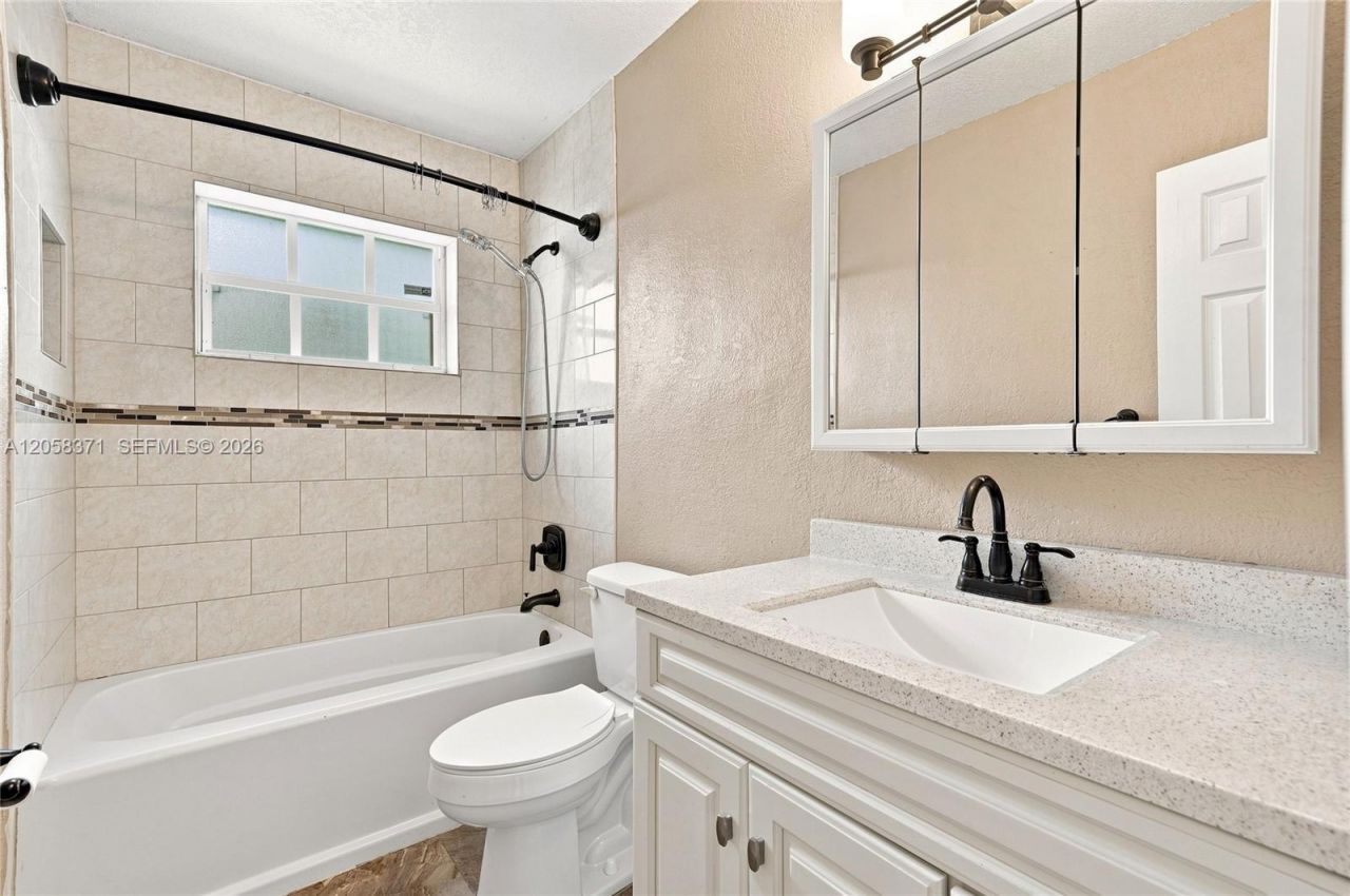 2220 De Soto Dr, Miramar, FL 33023 Photo