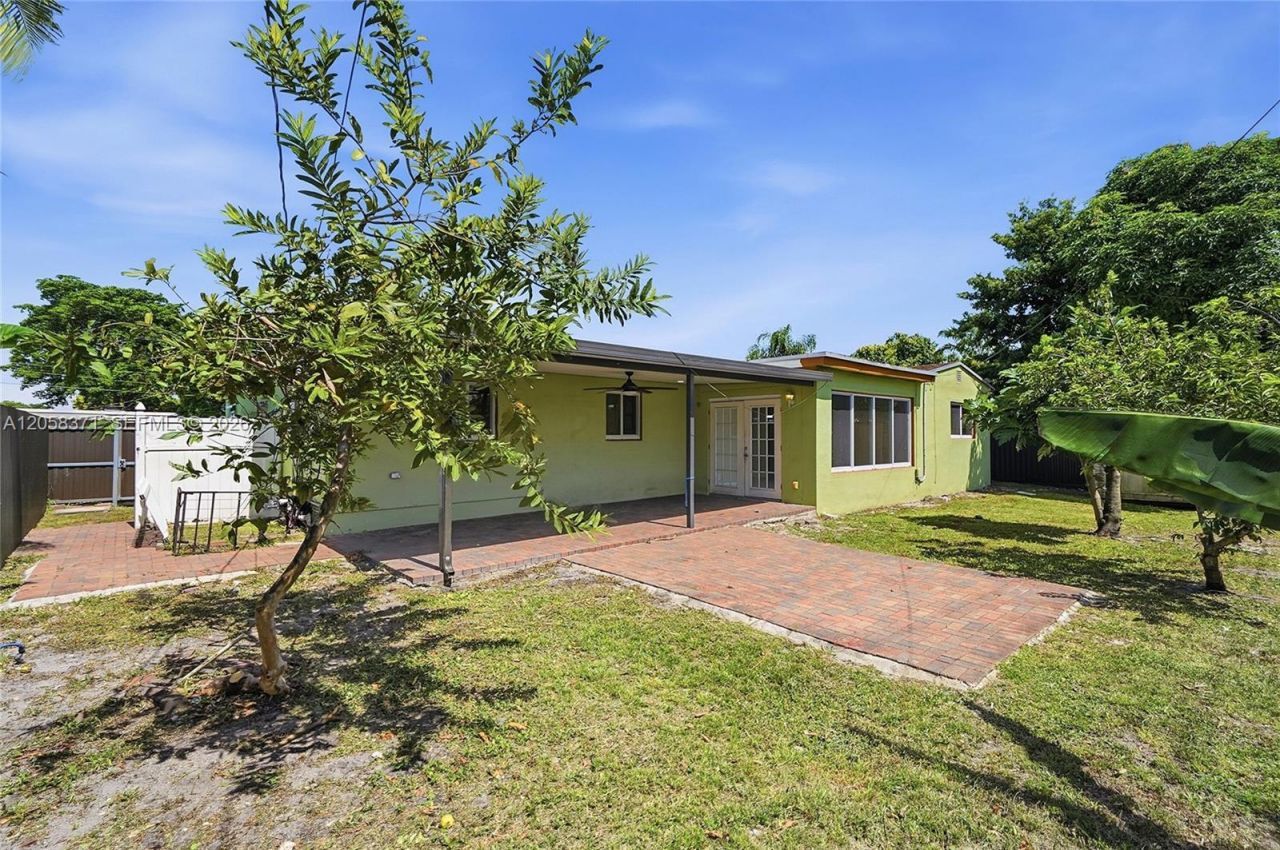 2220 De Soto Dr, Miramar, FL 33023 Photo