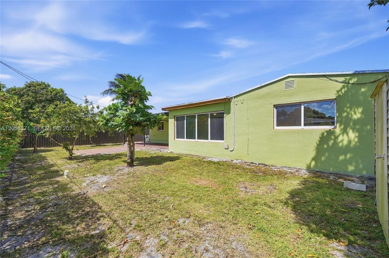 2220 De Soto Dr, Miramar, FL 33023 Photo