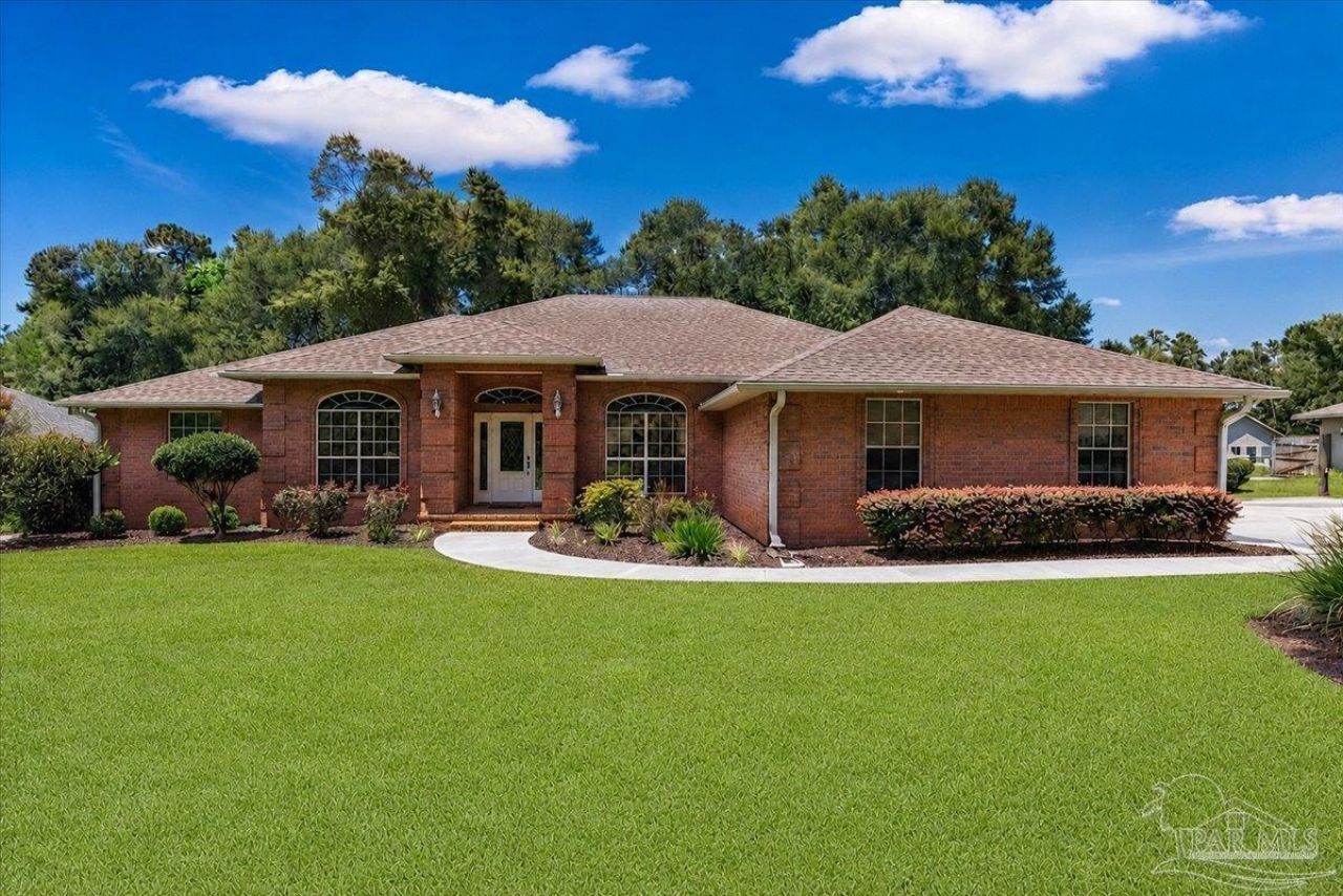 964 Broken Arrow Ln, Cantonment, FL 32533 Main Photo