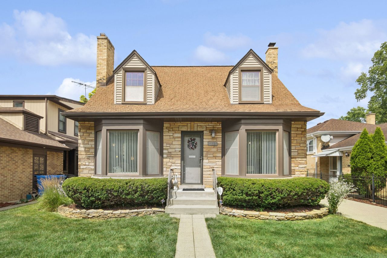 6631 N Caldwell Avenue , Chicago, IL 60646