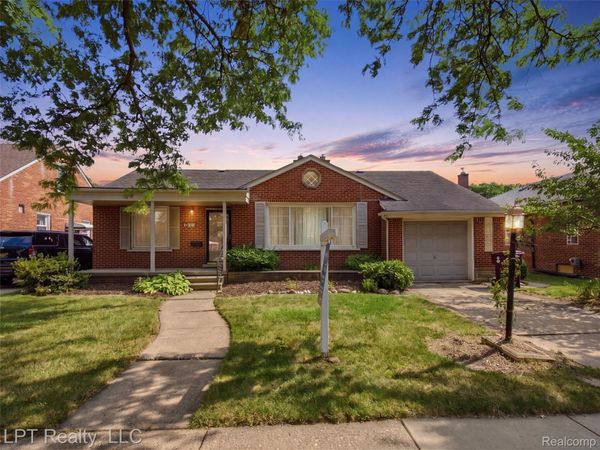 8134 Sunburst, Center Line, Mi 48015
