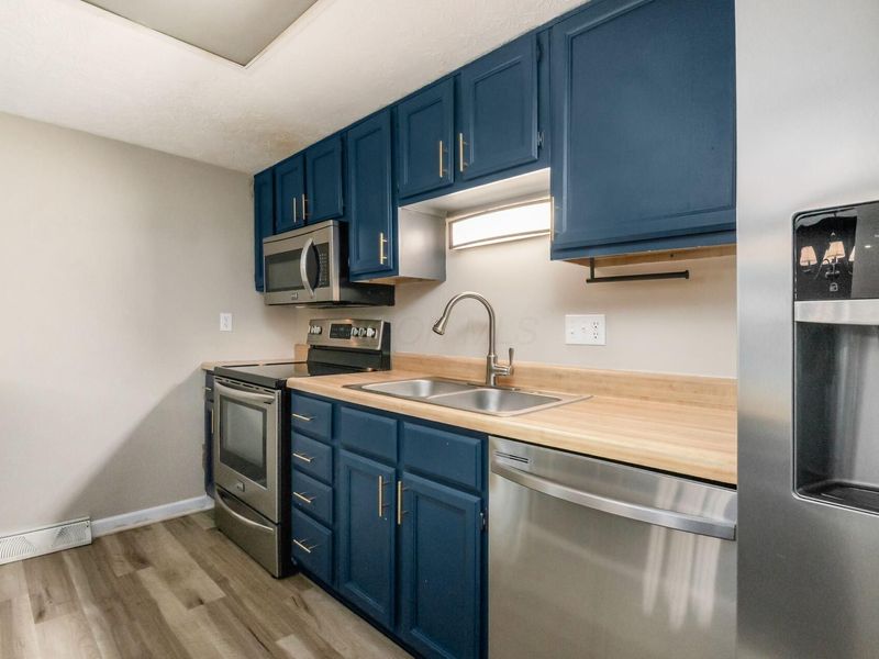 1679 Saint Albans Court, Unit 22-79, Columbus, OH 43220 Photo 13