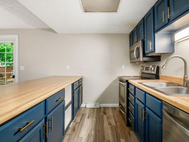 1679 Saint Albans Court, Unit 22-79, Columbus, OH 43220 Photo 14