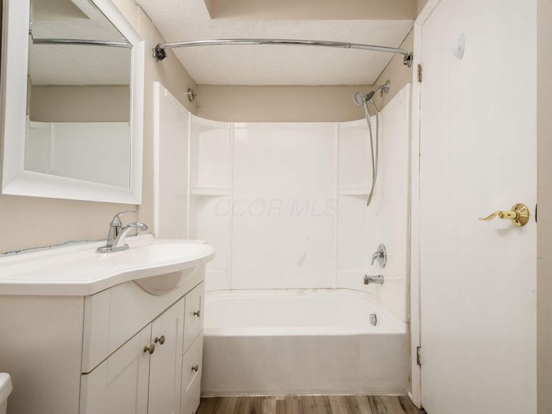 1679 Saint Albans Court, Unit 22-79, Columbus, OH 43220 Photo 21