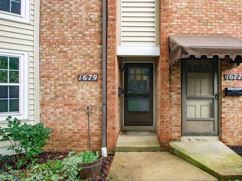 1679 Saint Albans Court, Unit 22-79, Columbus, OH 43220 Photo 3