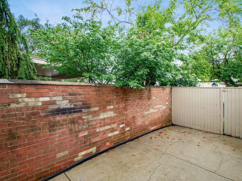 1679 Saint Albans Court, Unit 22-79, Columbus, OH 43220 Photo 30