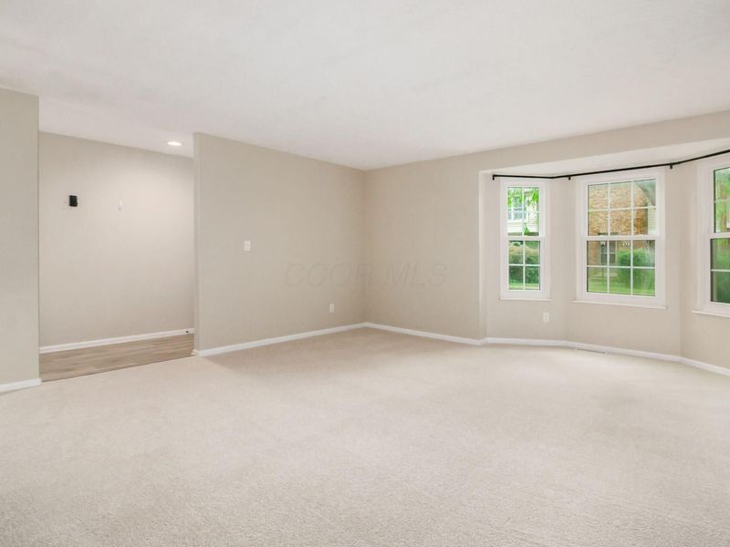 1679 Saint Albans Court, Unit 22-79, Columbus, OH 43220 Photo 5