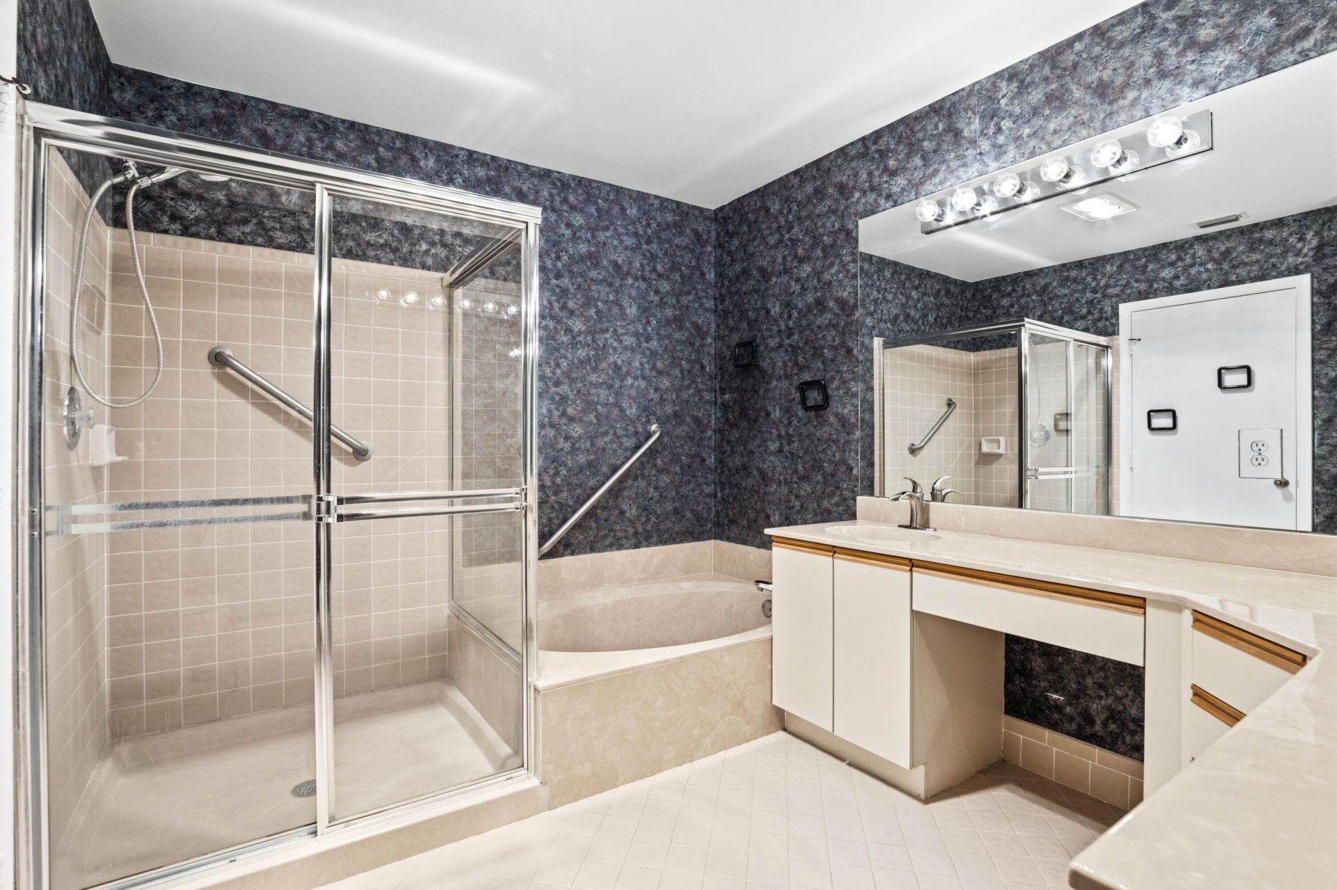 5226 Europa Drive, Unit c, Boynton Beach, FL 33437 Photo