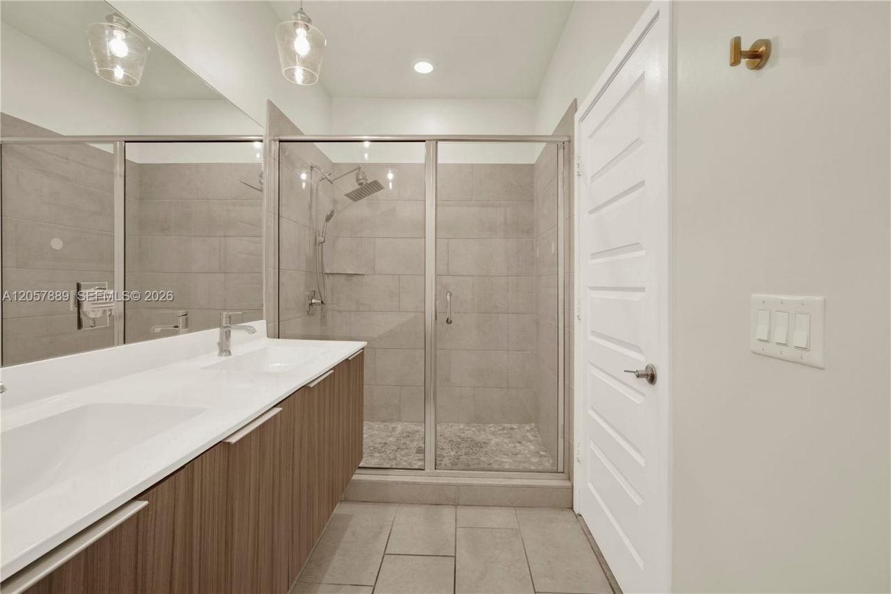 4971 NW 84th Ave , Doral, FL 33166 Photo