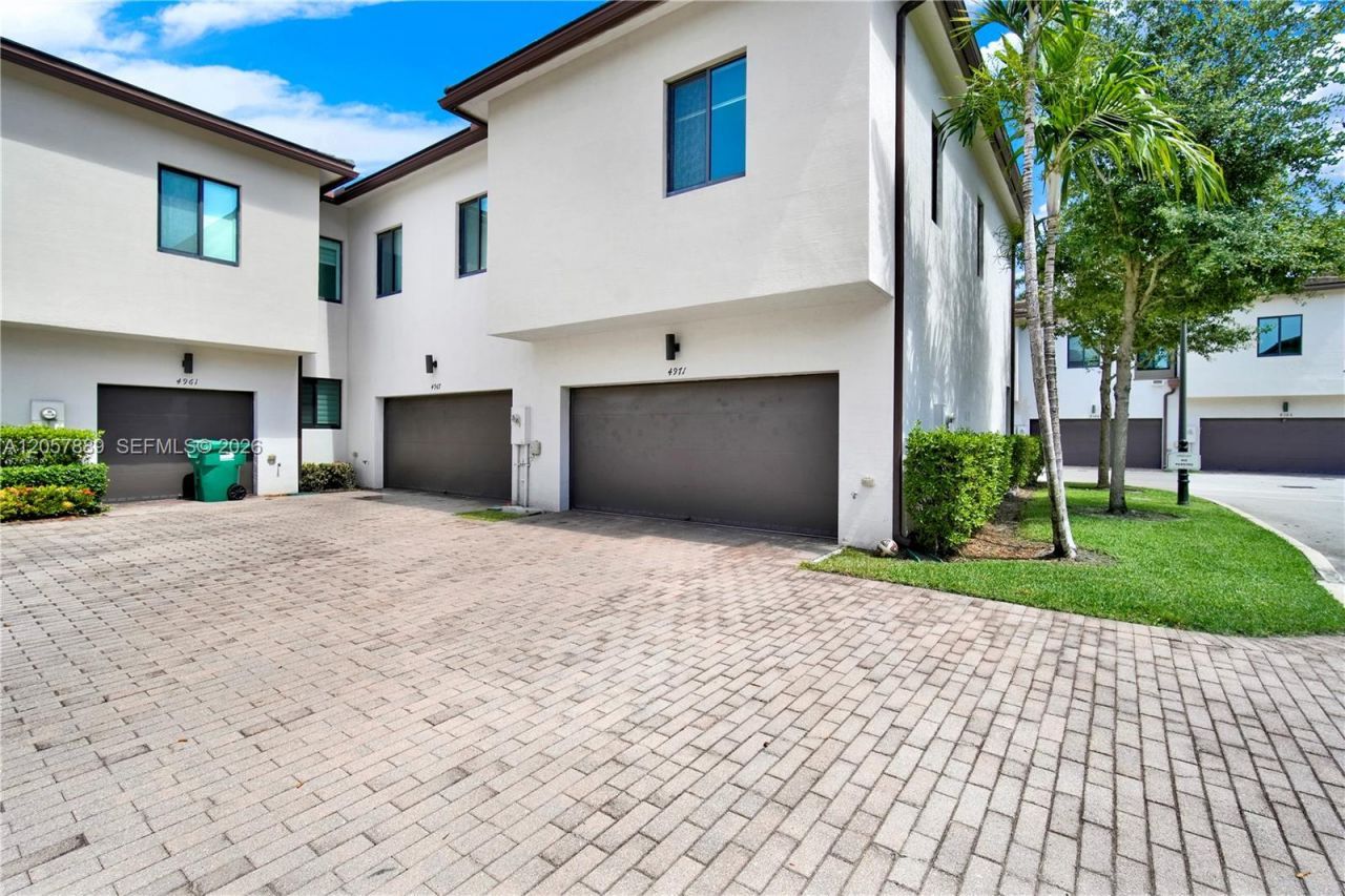 4971 NW 84th Ave , Doral, FL 33166 Photo
