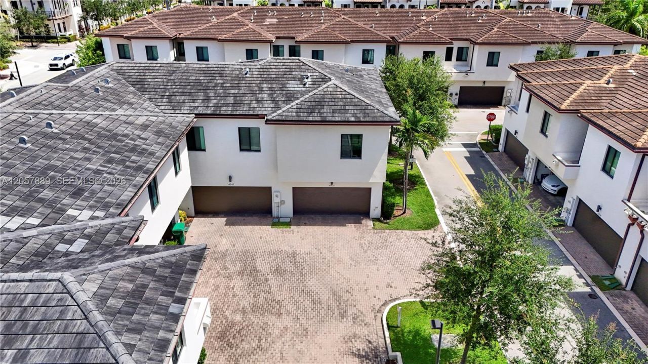 4971 NW 84th Ave , Doral, FL 33166 Photo