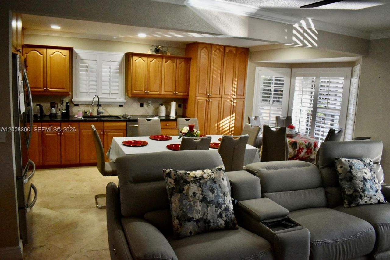 1352 NW 129th Way , Sunrise, FL 33323 Photo