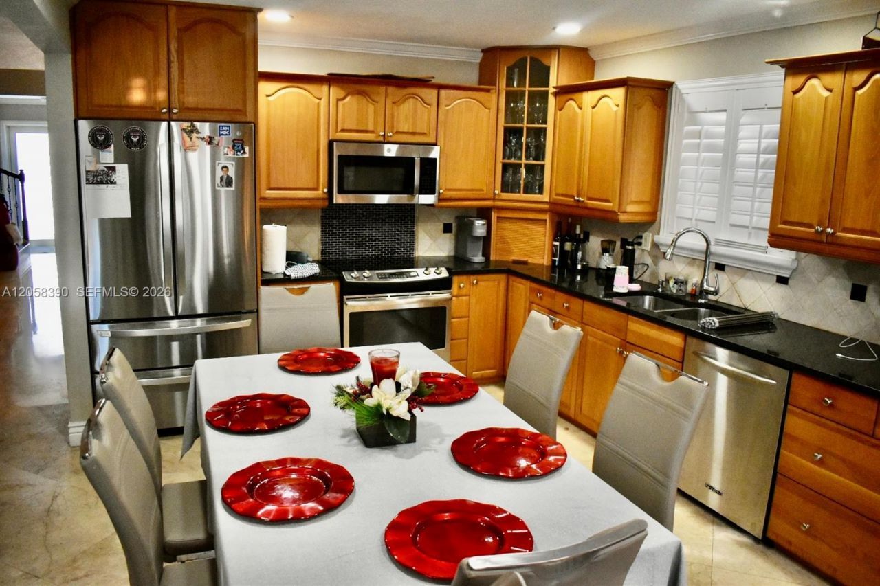 1352 NW 129th Way , Sunrise, FL 33323 Photo
