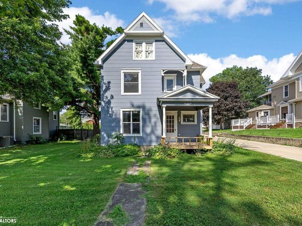 1806 8th Avenue, Belle Plaine, IA 52208