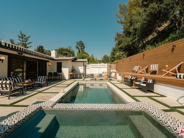 3242 Berry Drive, Los Angeles, CA 91604