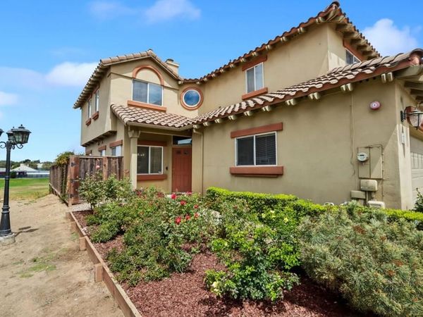 949 Nantucket Boulevard, Unit 9, Salinas, CA 93906