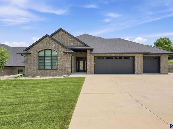 4710 S Duluth Ave, Sioux Falls, SD 57105