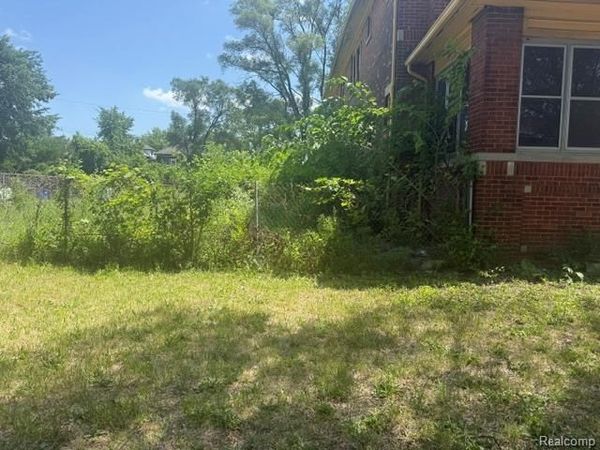2295 Gladstone Street, Detroit, MI 48206
