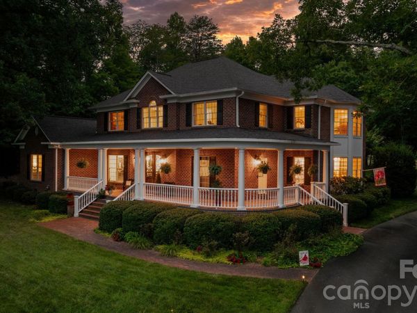 3740 Pinecrest Drive NE, Hickory, NC 28601